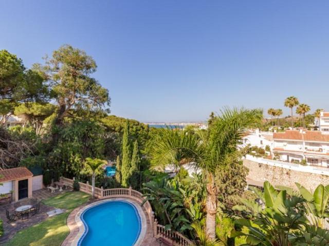 Chalet en venta en Benalmádena, La Perla-Torremuelle photo 0