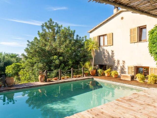 Chalet en venta en Santa Maria del Camí photo 0