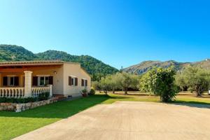 Chalet en venta en Pollença, Pollença photo 0