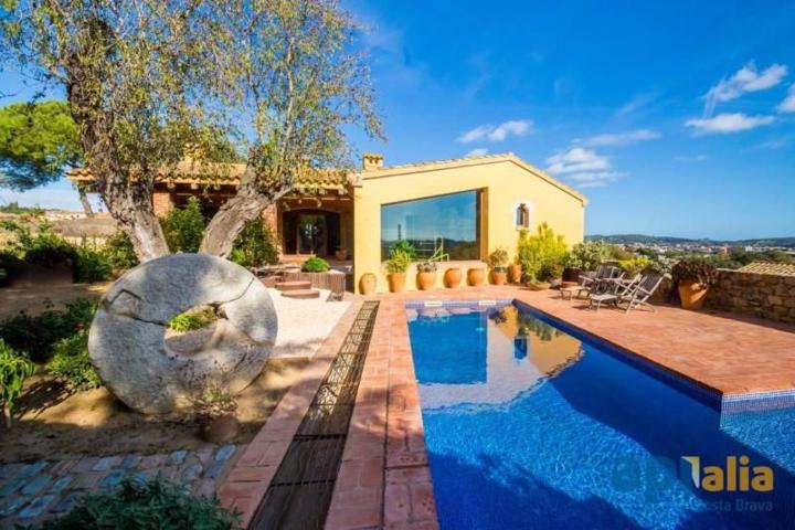 Casa en venta en Mont-ras, Mont-Ras photo 0