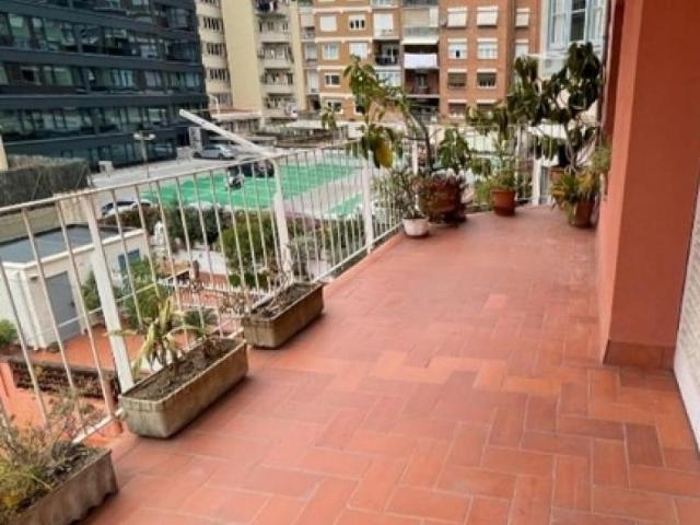 Apartamento en venta en Barcelona photo 0