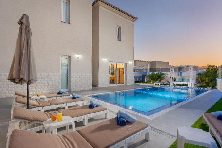 Chalet en venta en Adeje, El Madronal photo 0