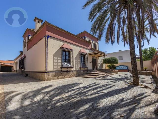 Chalet en venta en Dos Hermanas photo 0