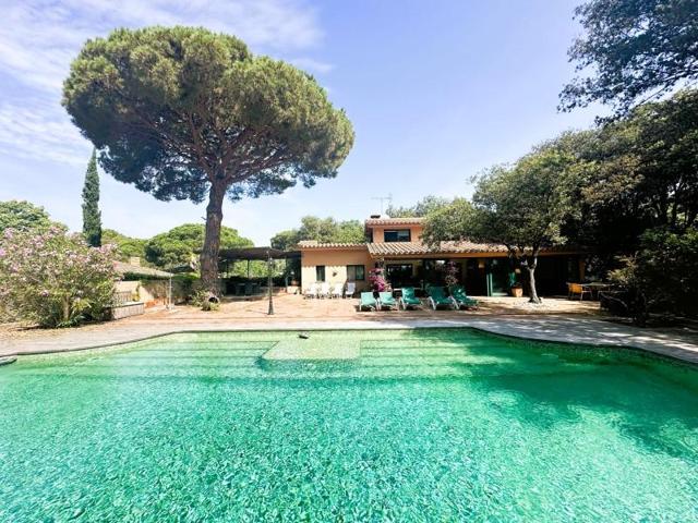 Casa en venta en Sant Andreu de Llavaneres photo 0