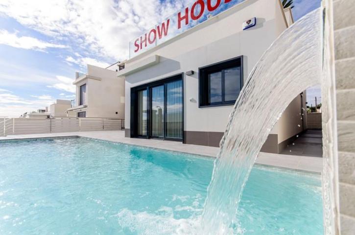 Chalet en venta en San Miguel de Salinas, Pueblo 9 photo 0