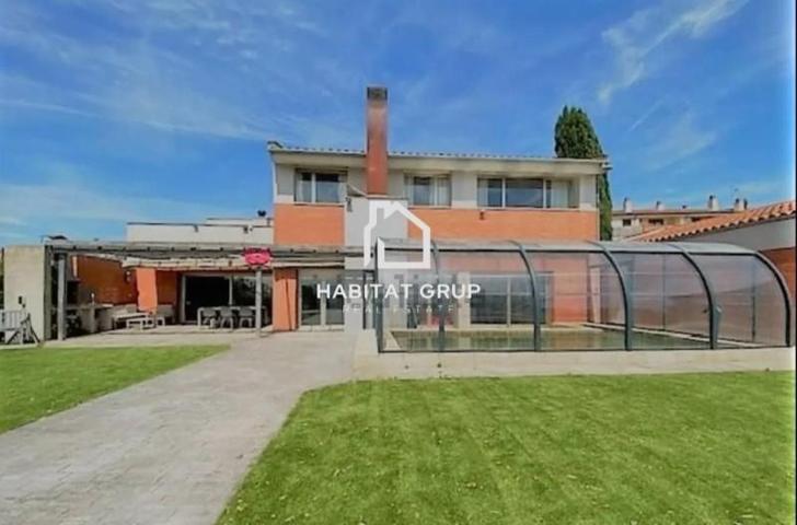 Chalet en venta en Cassà de la Selva photo 0