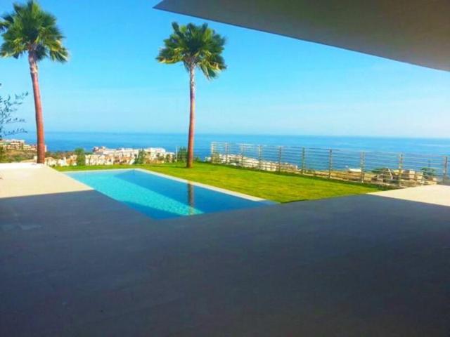 Chalet en venta en Fuengirola, El Higueron photo 0