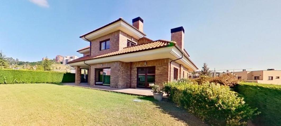 Chalet en venta en Oviedo, Montecerrao photo 0