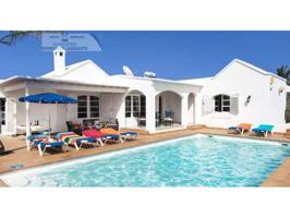 Chalet en venta en Tías photo 0