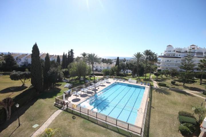 Apartamento en venta en Marbella, Nueva Andalucia photo 0