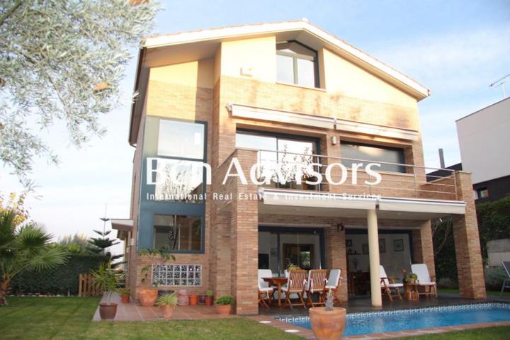 Casa en venta en Alella, Alella photo 0