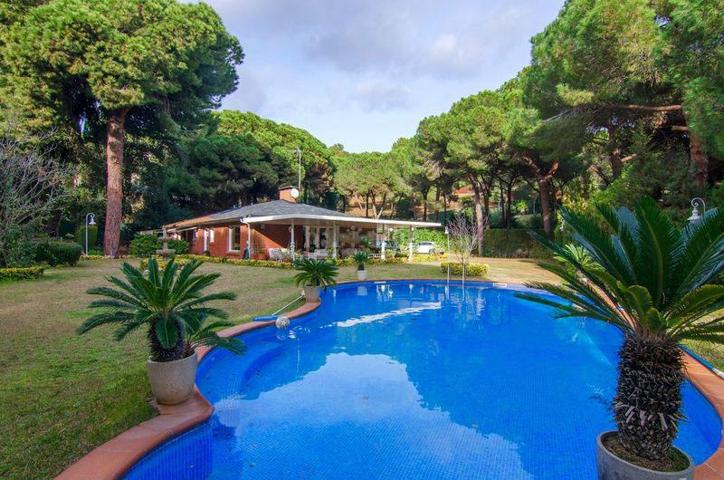 Casas de pueblo en venta en Sant Andreu de Llavaneres photo 0