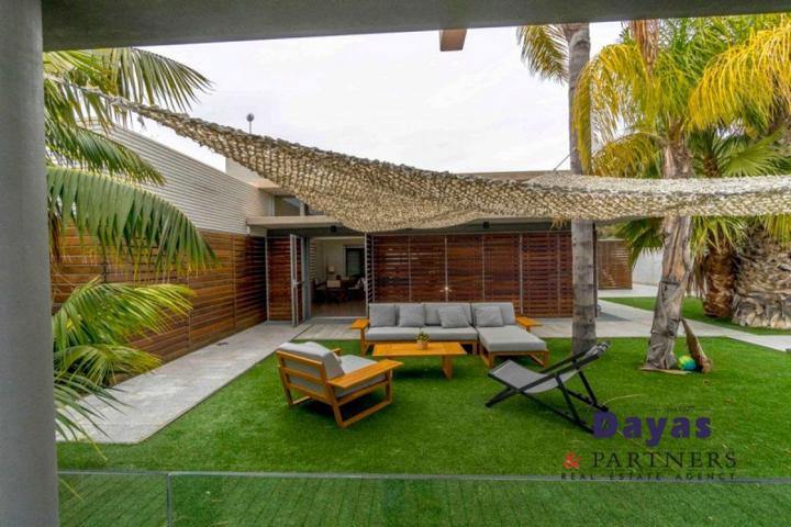 Chalet en venta en Orihuela Costa, Campoamor photo 0