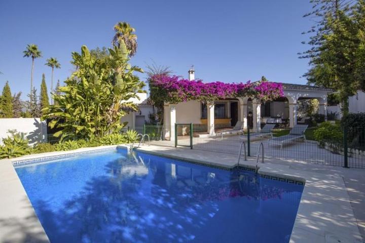 Chalet en venta en Marbella, Marbella photo 0
