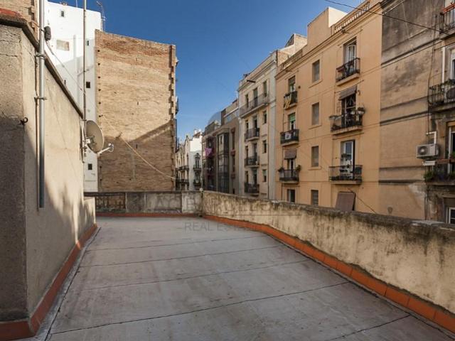 Edificio en venta en Barcelona, El Poble Sec - Parc de Montjuïc photo 0