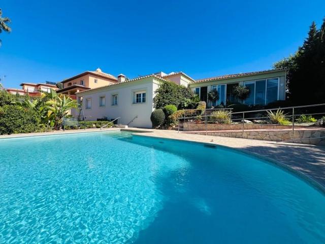 Chalet en venta en Benalmádena photo 0