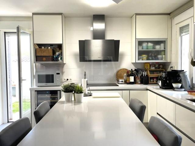 Bungalow en venta en Madrid photo 0