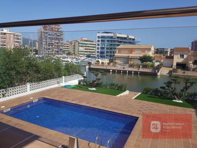 Casa con terreno en venta en Roses photo 0