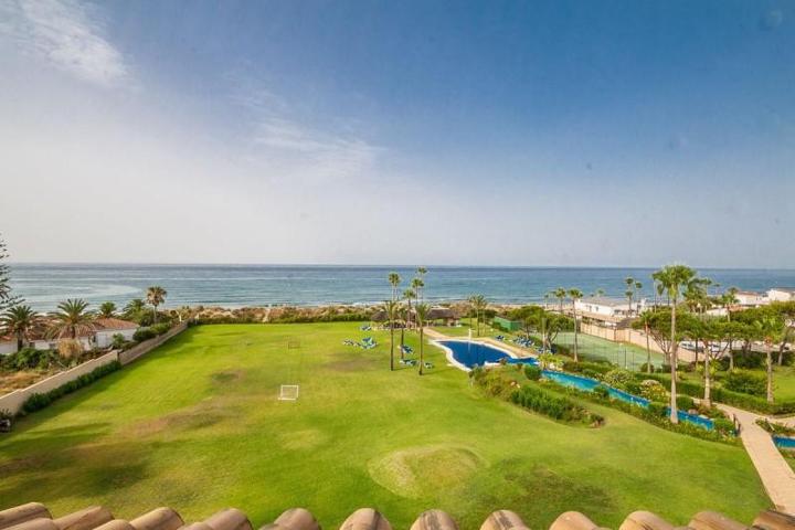 Aticos en venta en Marbella, Marbella Este photo 0