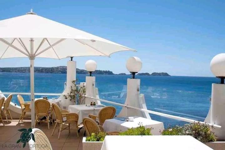 Local comercial en venta en Calvia, Peguera photo 0