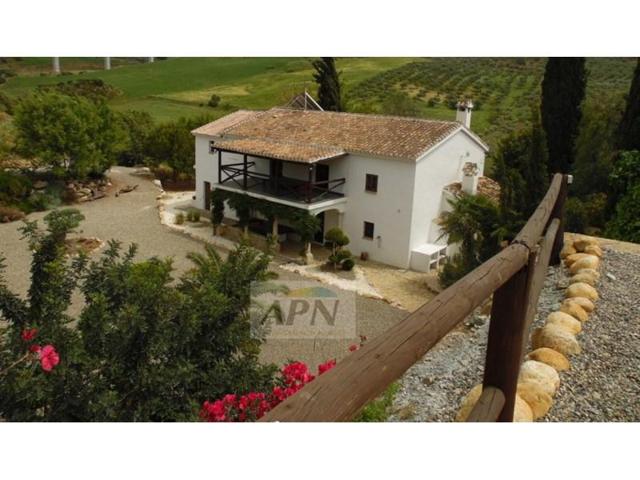 Casa con terreno en venta en Alora photo 0