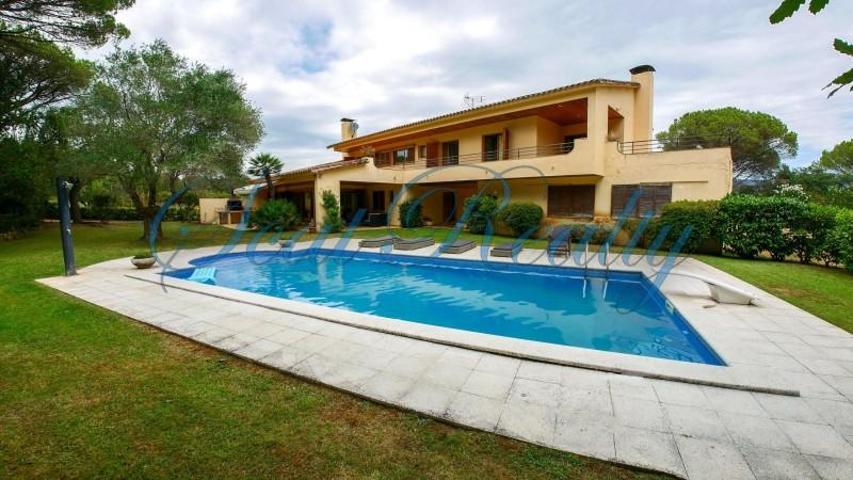 Chalet en venta en Sant Feliu de Guíxols, Sant Feliu de Guíxols photo 0