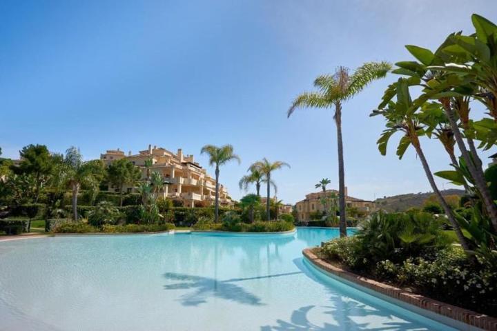 Aticos en venta en Benahavís, Costa del Sol photo 0