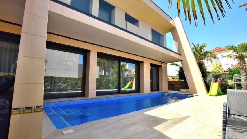 Chalet en venta en Cambrils photo 0