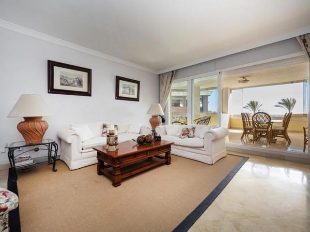 Apartamento en venta en Marbella, Puerto Banus photo 0