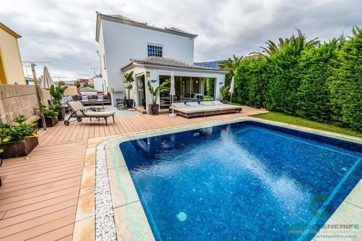 Chalet en venta en Adeje, Adeje photo 0