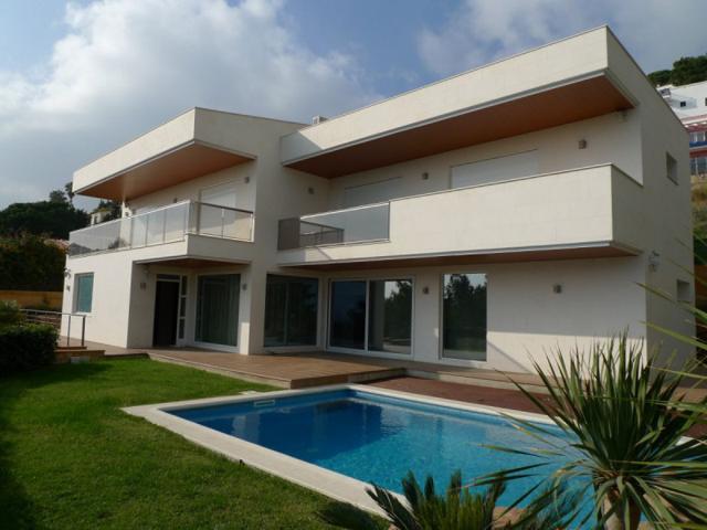 Casa en venta en Lloret de Mar, Sta. Cristina photo 0