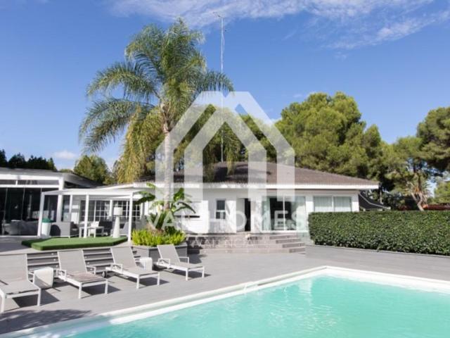 Chalet en venta en Paterna, La Cañada photo 0