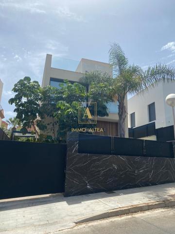 Chalet en venta en Alicante, Alicante-Alacant photo 0