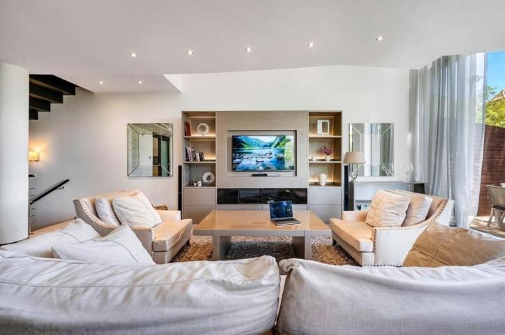 Adosada en venta en Marbella, Marbella photo 0