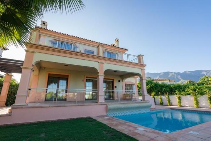 Chalet en venta en Marbella, Marbella photo 0