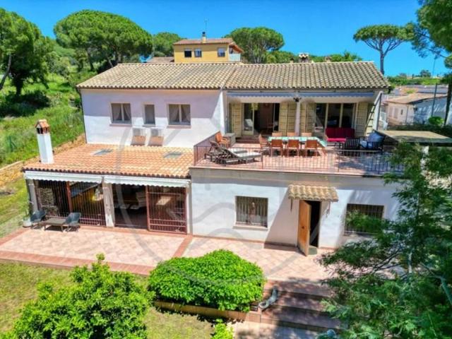 Chalet en venta en Castell-Platja d'Aro photo 0