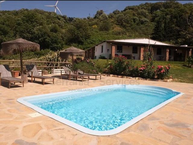 Casa con terreno en venta en Casares photo 0