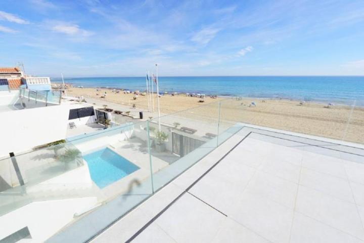 Chalet en venta en Torrevieja, La Mata photo 0