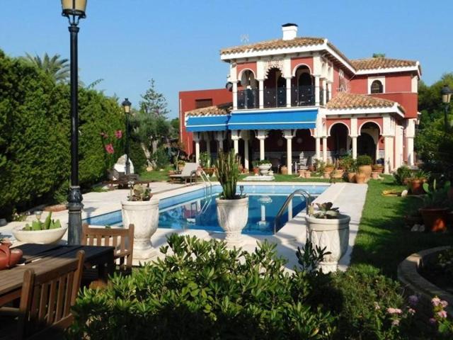 Chalet en venta en Torrevieja, Calas Blancas photo 0