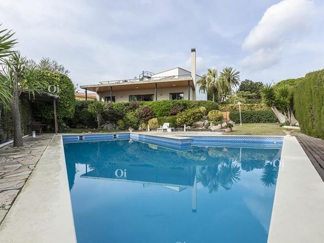 Casas de pueblo en venta en Alella photo 0