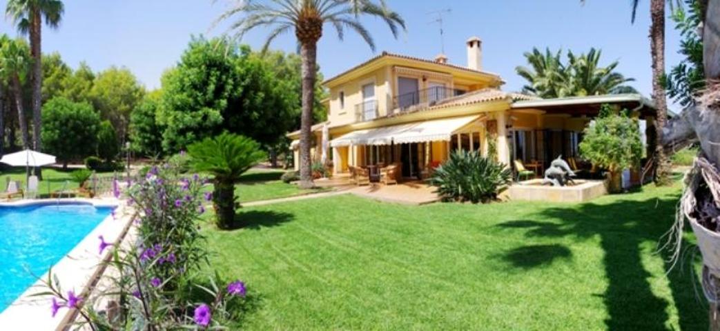 Chalet en venta en Denia photo 0