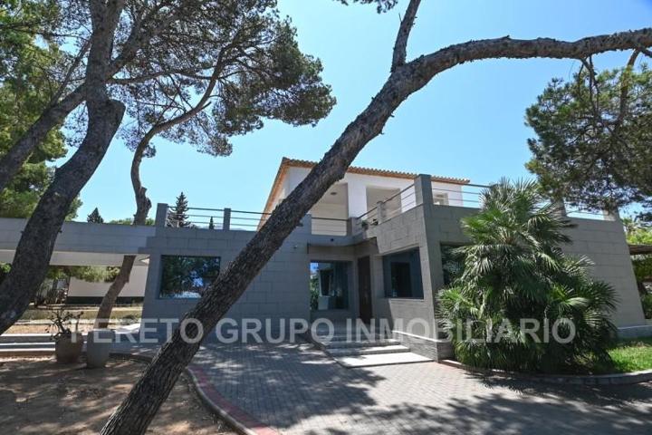Chalet en venta en Denia, Las Rotas photo 0