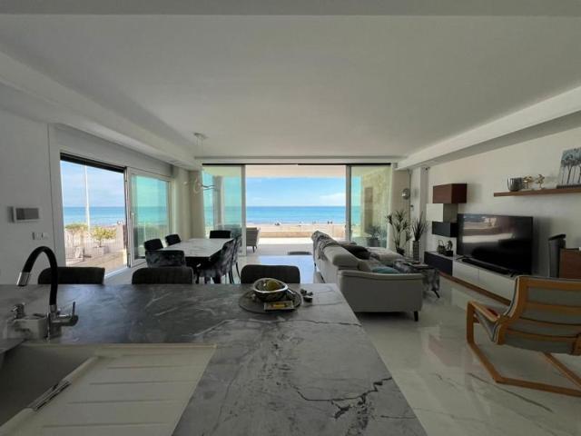 Chalet en venta en Torrevieja, La Mata photo 0