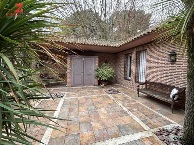 Chalet en venta en Villaviciosa de Odón photo 0