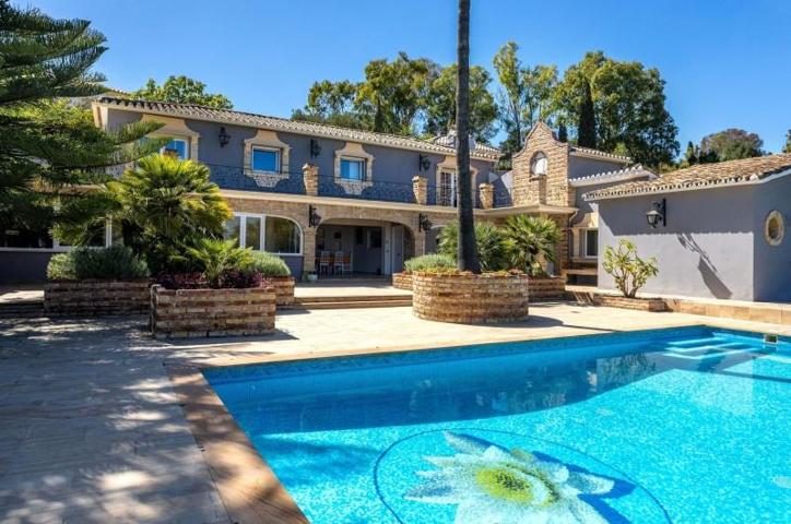 Chalet en venta en Benahavís, Benahavis photo 0