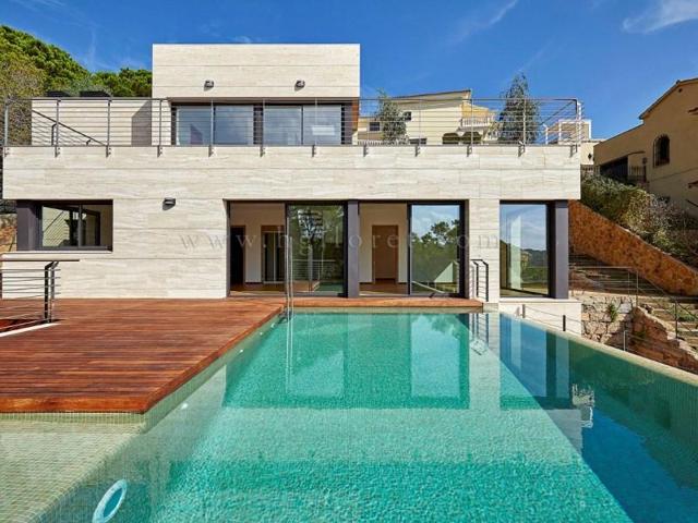 Casa en venta en Lloret de Mar, Canyelles photo 0