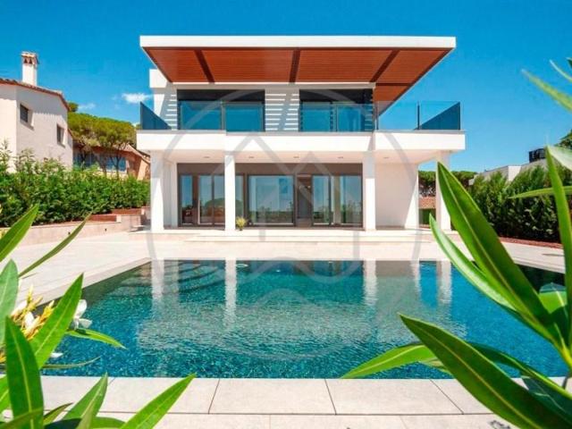 Chalet en venta en Castell-Platja d'Aro photo 0