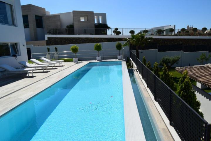 Chalet en venta en Marbella, Nueva Andalucia - La Quinta photo 0