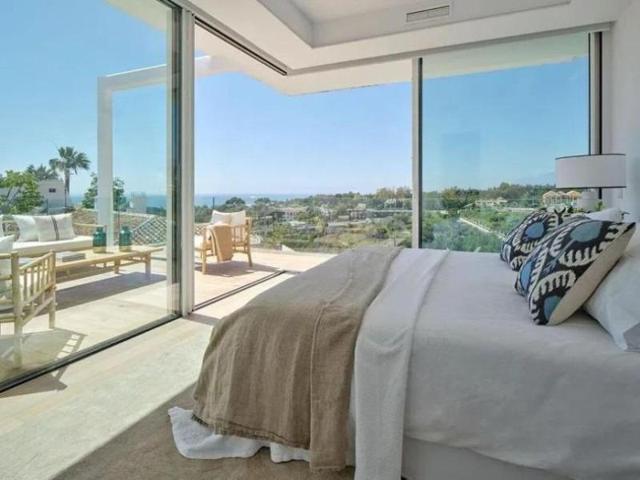 Chalet en venta en Marbella, Las Albarizas photo 0