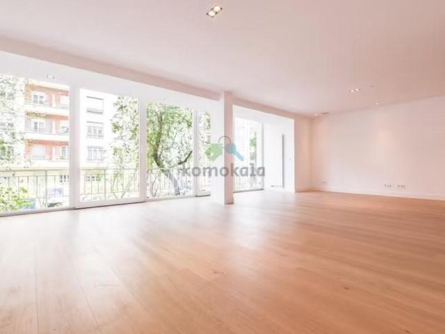 Apartamento en venta en Madrid photo 0